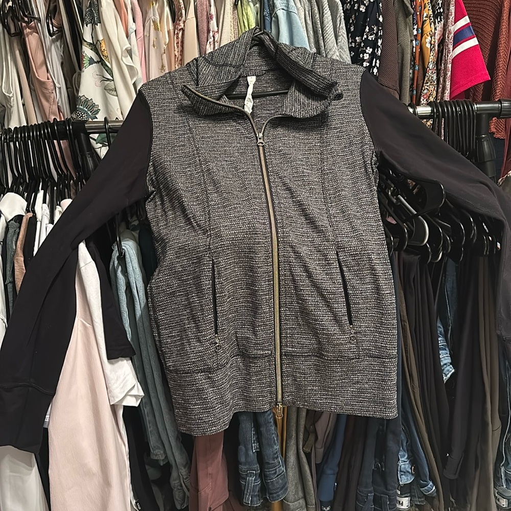 Lululemon zip up. Size 8. Great condition!